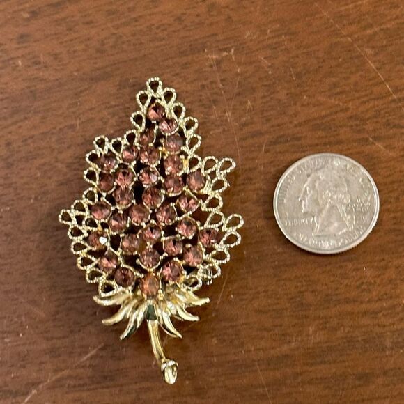 Jewelry - Vintage brooch single leaf amber rhinestones. Pin back, good toned, amazing